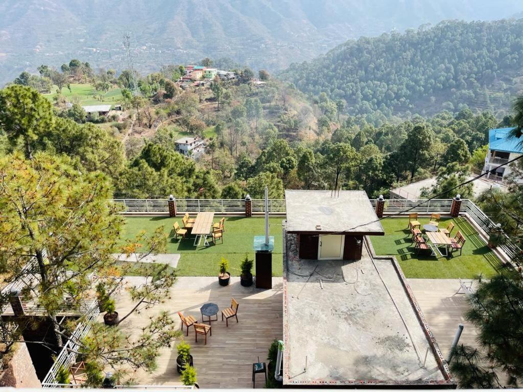 Hillcrest Heights Bed & Breakfast Kasauli Exterior photo